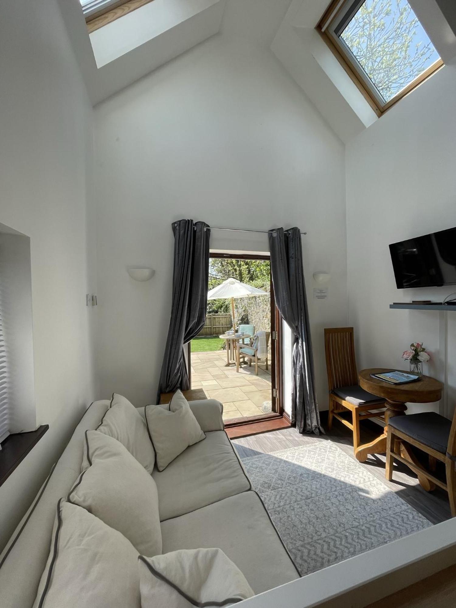 The Stables - Detached Cottage With Private Garden & Hot Tub St Austell Room photo